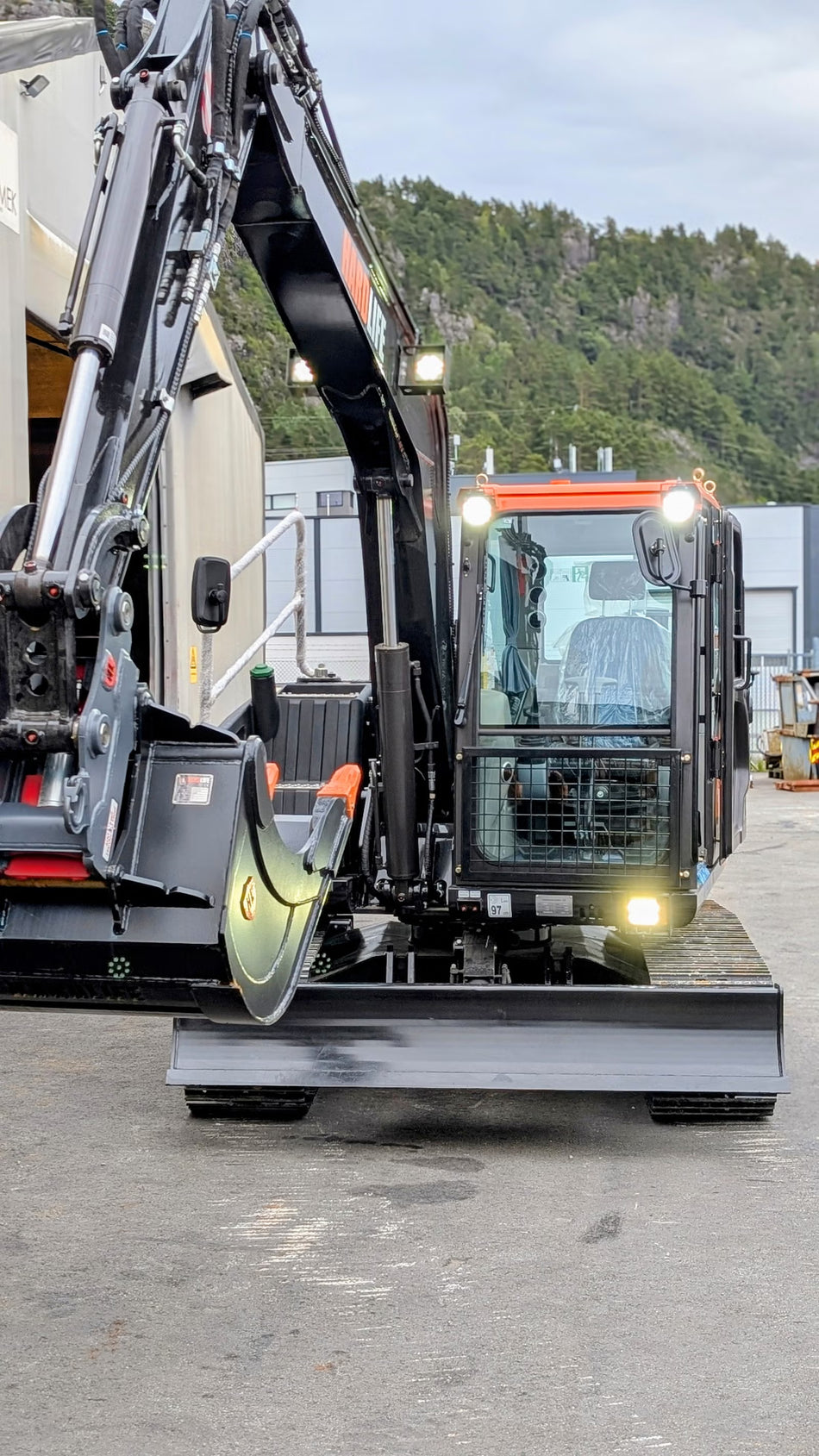 HE-80 - 8t Gravemaskin